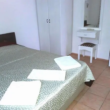 Aparthotel Almina